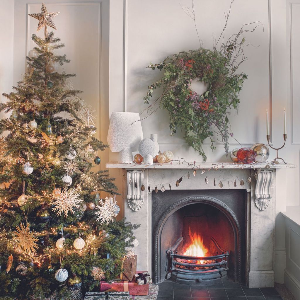 Cozy Christmas Living Room Inspiration