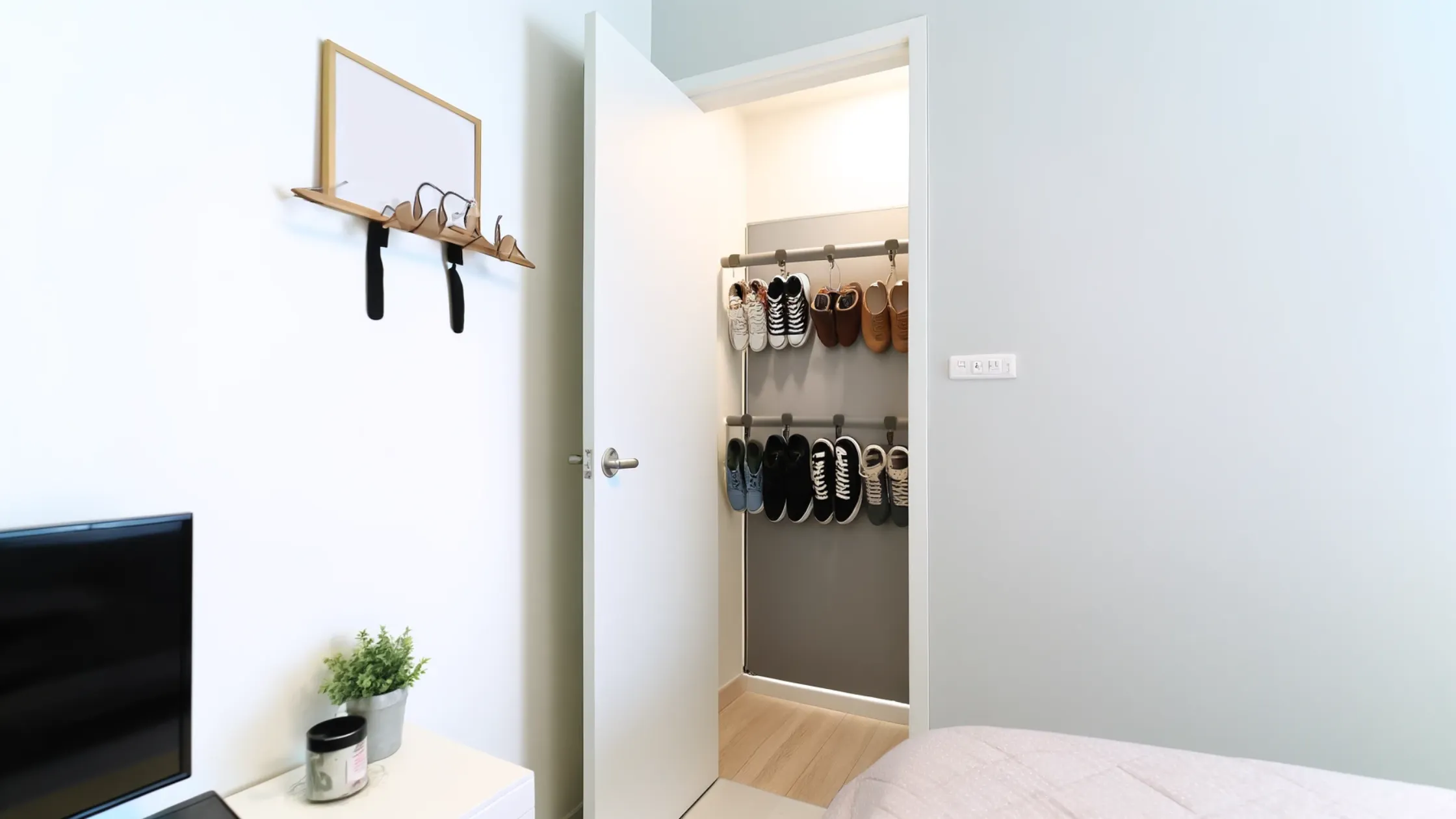 Closet Door Shoe Hanger for Practical Organization