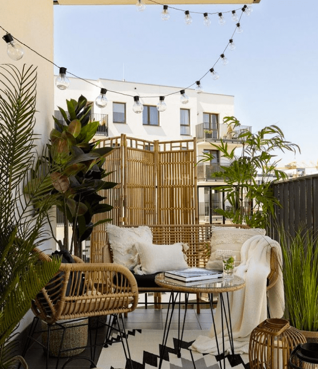 Modern Balcony with a Vertical Divider