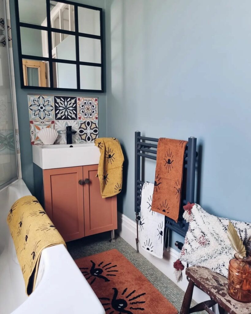 Boho bathroom with bold textures and clean lines