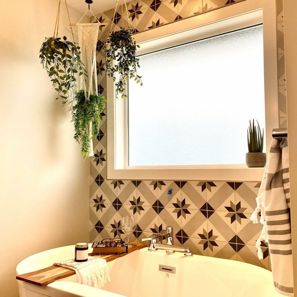 Patterned bohemian bathroom with cozy elements