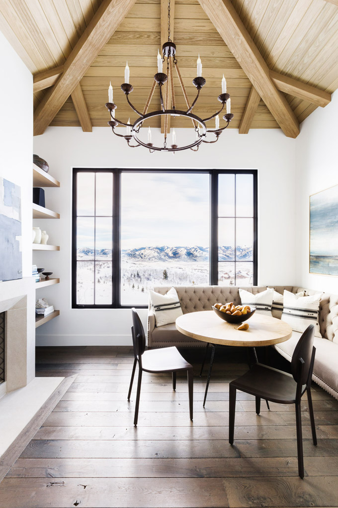 Modern Farmhouse Dining Room with Rustic Elegance